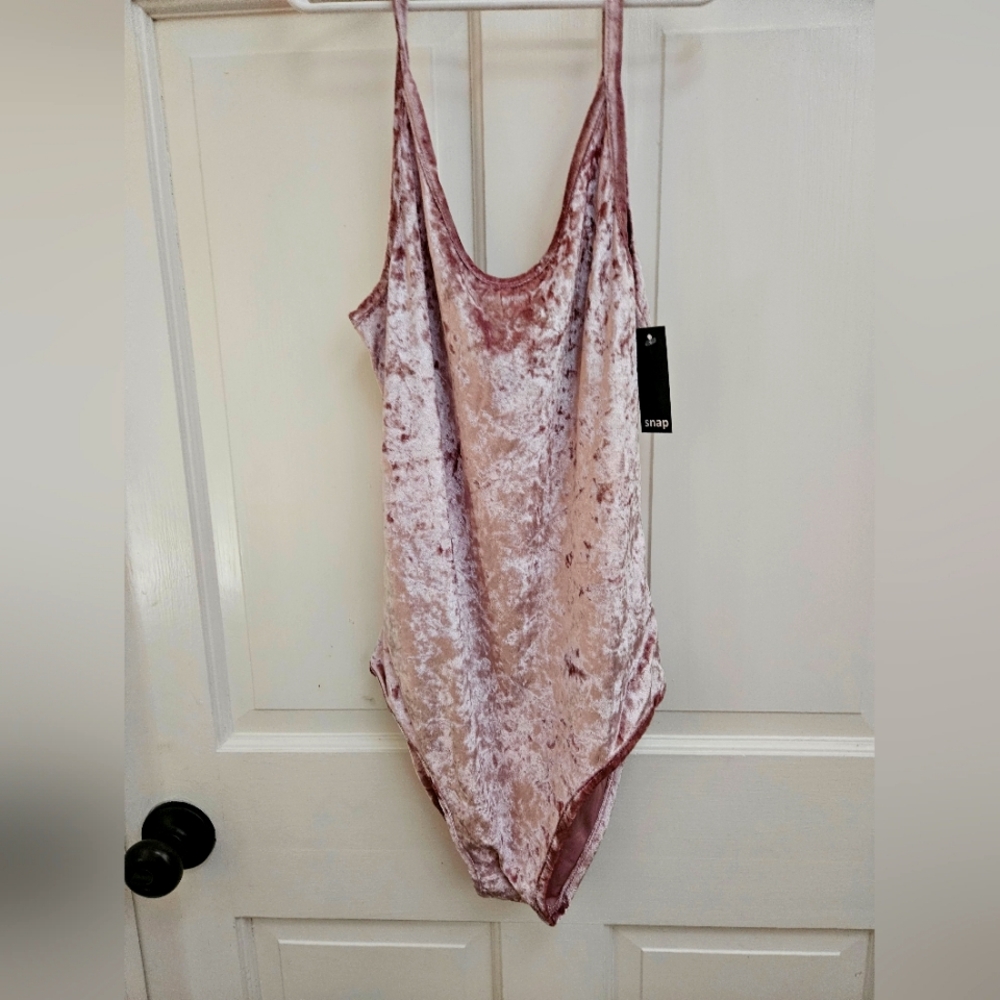 SNAP velvet rose bodysuit size L